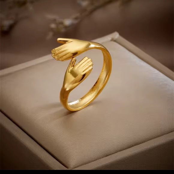 Retro Hand Hug Gold Ring - Picture 1 of 5